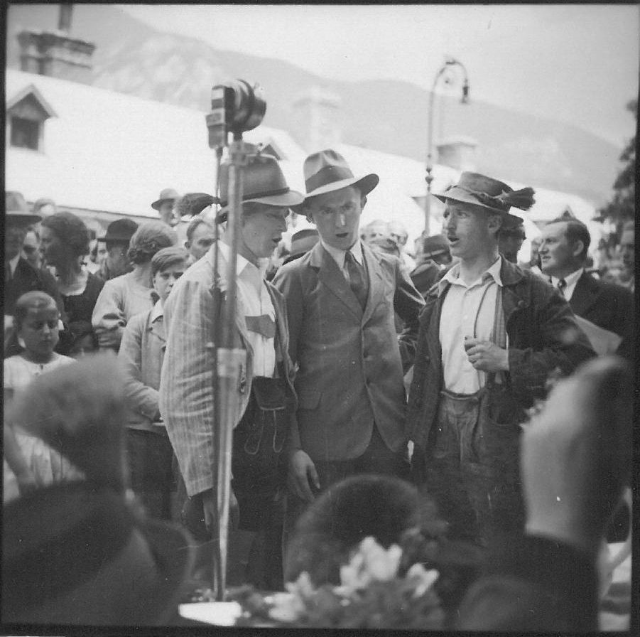Foto und Anmeldeblatt Matthias und Karl Gletthofer und Edmund Pichler aus Reichenau beim 3. Volksliedsingen der Ravag in Payerbach, 1935 (sangen u.a. Breittensteiner Jodler), Archiv des Österreichischen Volksliedwerks